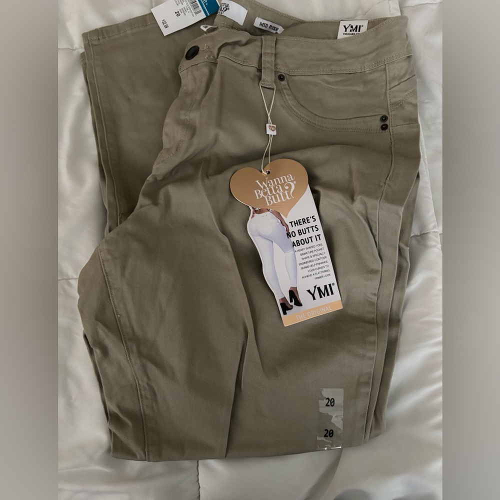 NWT YMI MID RISE SKINNY SIZE 20